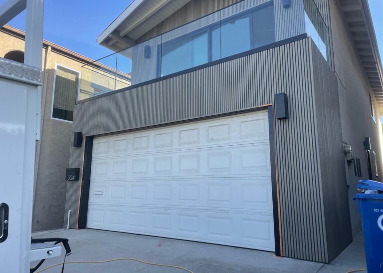 CHI SKYLINE GARAGE DOOR AND LIFTMASTER 87504 CityScape Garage Doors