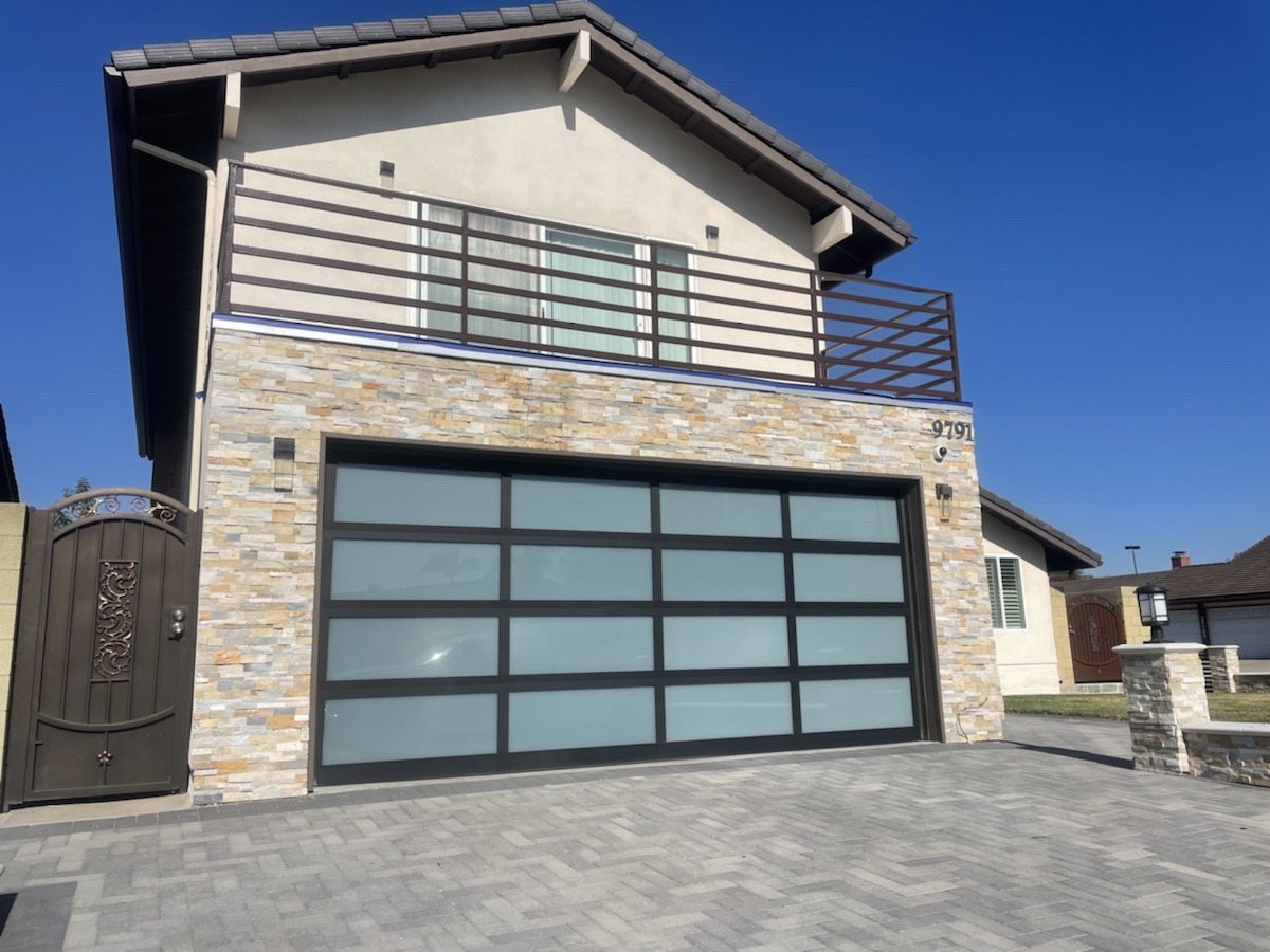 ALUMINUM & GLASS GARAGE DOOR, INSTALLED IN FOUNTAIN VALLEY CityScape